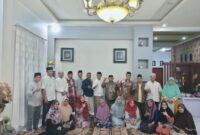 Keluarga besar IKW Kota Ternate saat menggelar safari tadarus di kediaman keluarga H. Abubakar Abdullah. Minggu (26/3/2023).