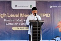 Gubernur Maluku Utara KH. Abdul Gani Kasuba Lc, Jumat (14/4) membuka secara resmi High Level Meeting (HLM) Tim Pengendali Inflasi Daerah (TPID) dan gerakan pasar murah 2023  yang berlokasi di taman Film Benteng Orange.(foto:MS)