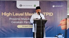 Gubernur Maluku Utara KH. Abdul Gani Kasuba Lc, Jumat (14/4) membuka secara resmi High Level Meeting (HLM) Tim Pengendali Inflasi Daerah (TPID) dan gerakan pasar murah 2023  yang berlokasi di taman Film Benteng Orange.(foto:MS)