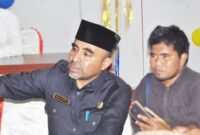 Kepala Dinas PUPR Maluku Utara, Saifuddin Djuba saat diwawancarai wartawan.