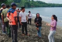 Tim BPBD Malut saat meninjau langsung lokasi abrasi di Desa Lusuo Pulau Morotai.