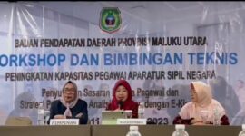 Sri Haryati Hatari saat membuka Bimtek Peningkatan Kapasitas ASN Bapenda.