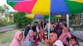 Suasana kegiatan penutupan ujian akhir modul dan buka puasa bersama PKBM Khoffah.