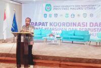 Kepala Disarpus Malut Muliadi Tutupoho saat memberikan sambutan penutupan kegiatan Rakorda Disarpus tahun 2023.