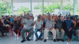 Sugeng Cahyono saat melakukan reses bersama masyarakat Desa Ake Jawi.