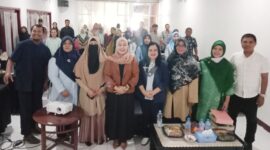 Foto bersama Kadis DP3A Malut dan peserta pelatihan konselor.