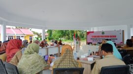 Sekertaris Daerah Provinsi Maluku Utara, Samsudin A Kadir saat menyampaikan sambutan pada kegiatan sosialisasi Perda Pengarusutamaan Gender.