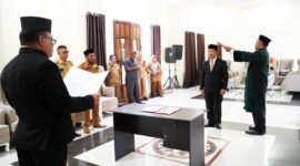 Sekretaris Daerah Provinsi Maluku Utara, Samsudin A Kadir saat melantik 3 pimpinan OPD. 