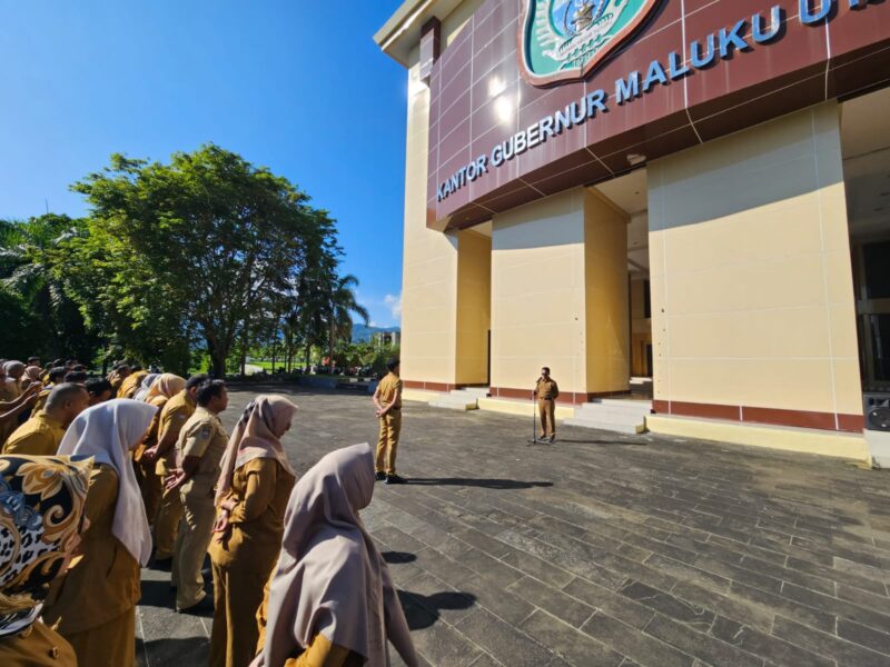 Sekretaris DPRD Mulut, Abubakar Abdullah saat mengambil apel Senin pagi (12/6/2023). 