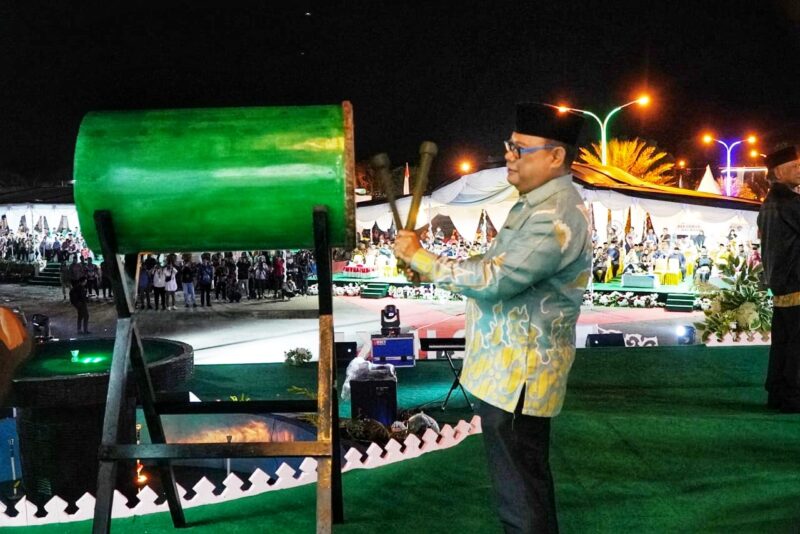 Sekda Malut, Samsuddin A Kadir saat membuka kegiatan STQH tingkat Provinsi di Kabupaten Halmahera Timur. 