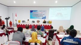 Kepala Dinas DPMPTSP Malut, Bambang Hermawan saat menjadi pemateri kegiatan rakor asistensi penerapan PTSP di Sofifi, Kamis 22/6/2023.