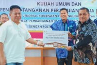 Irjen Kemendes PDTT, Ansar Husen saat penyerahan ke  Pemkab Sula. 