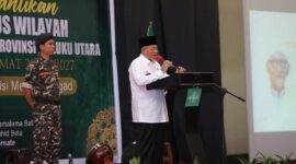 Gubernur Maluku Utara, KH. Abdul Ghani Kasuba saat memberikan sambutan pada kegiatan pelantikan pengurus NU. 
