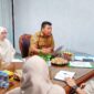 Kepala Disnakertrans Malut, Marwan Polisiri dan staf bertemu dengan Dirut Poltekkes Ternate. 