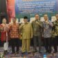 Foto bersama gubernur Malut pada kegiatan evaluasi keuangan dan pembangunan desa. 