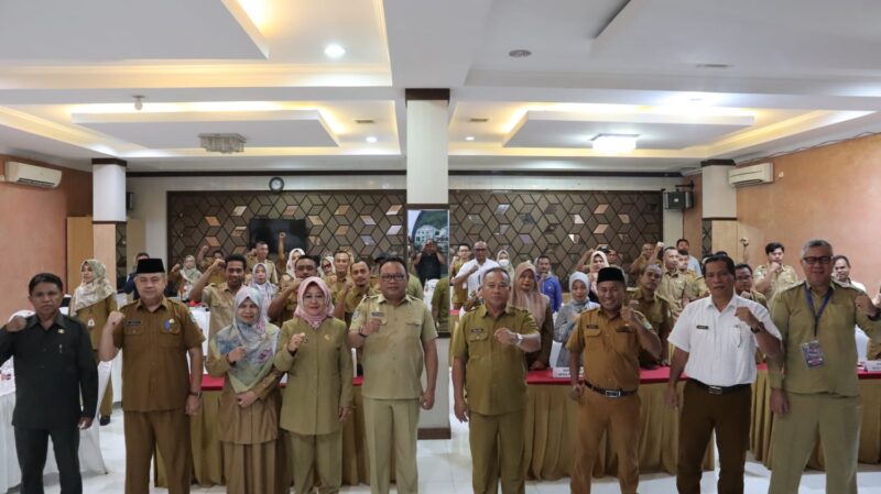 Foto bersama usai focus Group Discussion dengan tema Sinkronisasi dan Integrasi Renstra RKPD, Renja serta rumusan indikator kinerja di Lingkup Sekretariat Daerah Provinsi Malut.(dok:adpim)