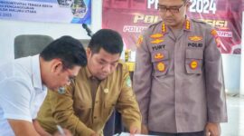 Penandatanganan MoU antara Kadisnaker Malut DR. Marwan Polosiri dan Kapolresta Tidore Kepulauan Kombespol. Yury Nurhidayat. 