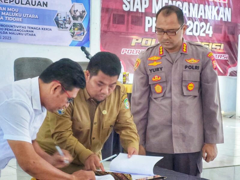 Penandatanganan MoU antara Kadisnaker Malut DR. Marwan Polosiri dan Kapolresta Tidore Kepulauan Kombespol. Yury Nurhidayat. 