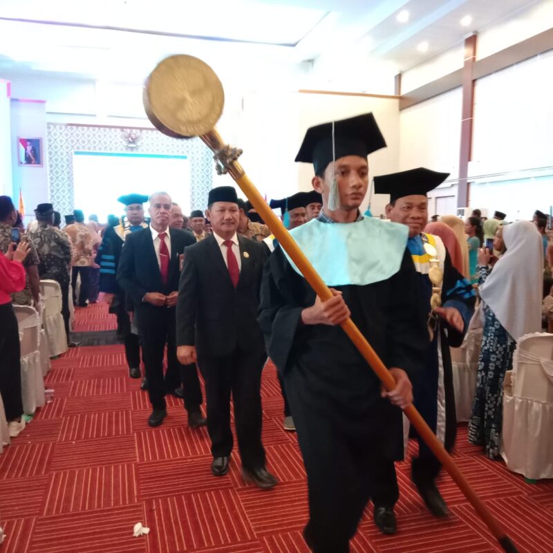 Prosesi wisuda angkatan ke-V Universitas Bumi Hijrah Kota Tidore Kepulauan tahun 2023.