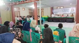 Anggota DPRD Provinsi Maluku Utara, Astri Tiarasari Yasin saat menggelar sosialisasi empat konsensus berbangsa dan bernegara yang dilaksanakan di Weda Kabupaten Halmahera Tengah.