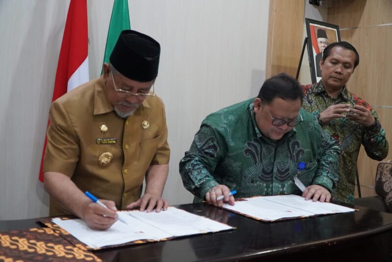 penandatanganan Perjanjian Kerjasama antara Gubernur Maluku Utara dengan dan RSUPN Dr. Cipto Mangunkusumo dan Rumah Sakit Jantung dan Pembuluh Darah Harapan Kita.(dok:adpim)
