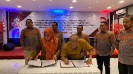 Penandatangan MoU oleh Ketua Bawaslu Malut, Masita Nawawi Gani dan Kepala RRI Ternate Dadan Sutaryana di Resto Red Corner, Ternate, Rabu (2/8/2024).