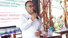 Sekretaris Daerah Provinsi Maluku Utara, Drs. Samsudin Abdul Kadir.M.Si saat membuka kegiatan Desiminasi hasil penelitian atas Tata Kelola Asset Produktif yang diselenggarakan atas kerjasama BPKAD Malut dengan Lembaga Penelitian Pembangunan Daerah Maluku Utara di Cafe Melanesia, Ternate, Jumat,06/01/23.(dok:Adpim)