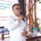 Sekretaris Daerah Provinsi Maluku Utara, Drs. Samsudin Abdul Kadir.M.Si saat membuka kegiatan Desiminasi hasil penelitian atas Tata Kelola Asset Produktif yang diselenggarakan atas kerjasama BPKAD Malut dengan Lembaga Penelitian Pembangunan Daerah Maluku Utara di Cafe Melanesia, Ternate, Jumat,06/01/23.(dok:Adpim)