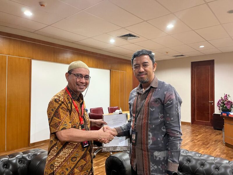 Kadis Diskominfosan Malut Iksan RA Arsyad dan Kepala Perwakilan BI Malut, R. Eko Adi Irianto. 