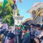 HMI cabang Ternate saat melakukan aksi unjuk rasa di Kediaman Gubernur di Ternate dengan tuntutan terkait persoalan pencemaran lingkungan di Sagea.