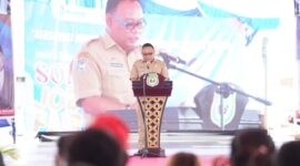 Sekretaris daerah Provinsi Maluku Utara, Samsudin A Kadir saat membuka acara Sofifi Job Fair. (Foto: Edo Huka) 