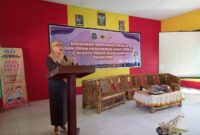 Kepala DP3A Malut, Musrifah Alhadar saat memberikan sambutan pada kegiatan sosialisasi CERIA di SMP N 5 Tikep. (dok: dp3a) 