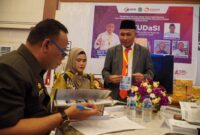 Sekdaprov Malut, Drs. Samsuddin A Kadir saat berkunjung ke salah satu stand Expo Aksi Perubahan PKA.