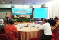 Sekda Malut saat memberikan sambutan pada kegiatan sosialisasi SPIP.