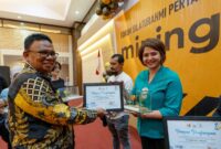 Penerimaan penghargaan KATAM Award 2023 yang diberikan oleh Asisten I Setda Provinsi Maluku Utara. 
