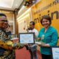 Penerimaan penghargaan KATAM Award 2023 yang diberikan oleh Asisten I Setda Provinsi Maluku Utara. 