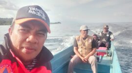 Tim SAR BPBD Sula saat melakukan pencarian. 