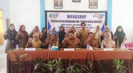 Kadis Nakertrans Malut saat menjadi narasumber di SMK N 6 Halmahera Tengah. 