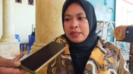 Divisi Sosialisasi Pendidikan Pemilih, Partisipasi Masyarakat, dan Sumber Daya Manusia KPU Sula, Hamida Umalekhoa. (Foto: Am)
