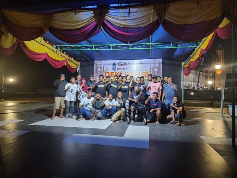 Foto bersama pengurus Sofifi Audio System Community (SASC) usai kegiatan deklarasi. 