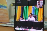 Asisten II Setda Malut, Sri Haryati Hatari secara virtual mengikuti rapat koordinasi pengendalian inflasi daerah yang dipimpin Mendagri RI, Muhammad Tito Karnavian. 