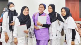 Ini Foto 5 Orang Perawat dan Bidan yang sudah bekerja di  RS Sulaiman Al-Habib. 3 yg kita kirim kemarin, 2 orang sudah duluan bekerja. 