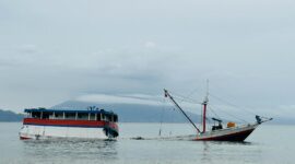 KLM. Berkat Usaha keram di depan perairan Desa Oba. 