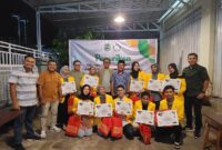 Foto bersama mahasiswa magang dengan Setwan DPRD Provinsi Maluku Utara. 