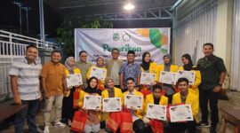 Foto bersama mahasiswa magang dengan Setwan DPRD Provinsi Maluku Utara. 