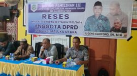 Anggota DPRD Provinsi Maluku Utara, Sugeng Cahyono saat berbicara di hadapan masyarakat Kelurahan Bobo. 