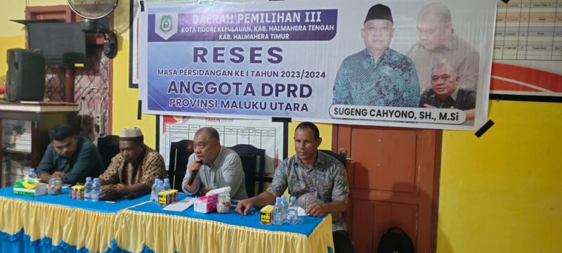 Anggota DPRD Provinsi Maluku Utara, Sugeng Cahyono saat berbicara di hadapan masyarakat Kelurahan Bobo. 