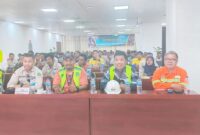 Kadis Nakertrans Malut, Marwan Polisiri dan Guru besar K3, Prof Yahya Thamrin saat melaksanakan seminar K3 di PT. IWIP. 