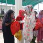 Bupati Kepulauan Sula, Hj Fifian Ade Ningsih Mus saat memberikan satuan. 