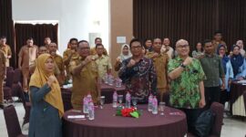 Sekda Malut saat menghadiri acara Kegiatan Pendampingan Intensif Kebijakan Pemberdayaan Masyarakat dan Inovasi Pelayanan Publik